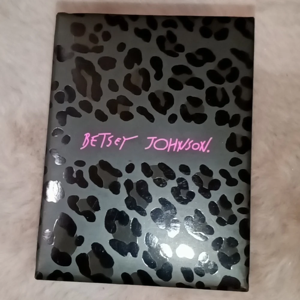 Betsey Johnson watch - Picture 4 of 6